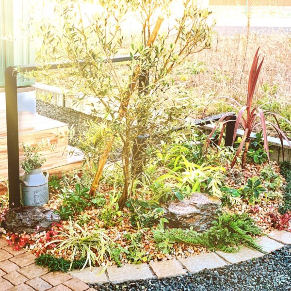 オリーブとデザインレールで造ったスタイリッシュなガーデニングスペース~静岡県小山町~