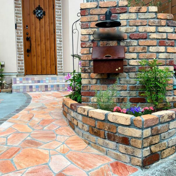 アンティークな素材で作るやさしさとこだわりの詰まったイングリッシュガーデン ~神奈川県秦野市~